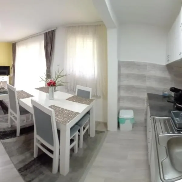 Apartmani Romansa Perucac, hotel in Perućac
