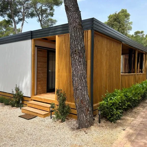 Mobile home TIM, hotel in Biograd na Moru