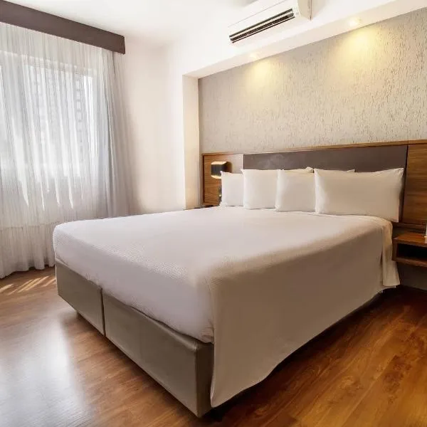Hotel Deville Curitiba, hotel v destinaci Curitiba