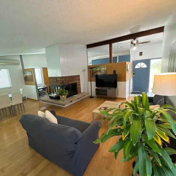 Entire Home 3 bds 2 bats, hotel v destinaci Seattle
