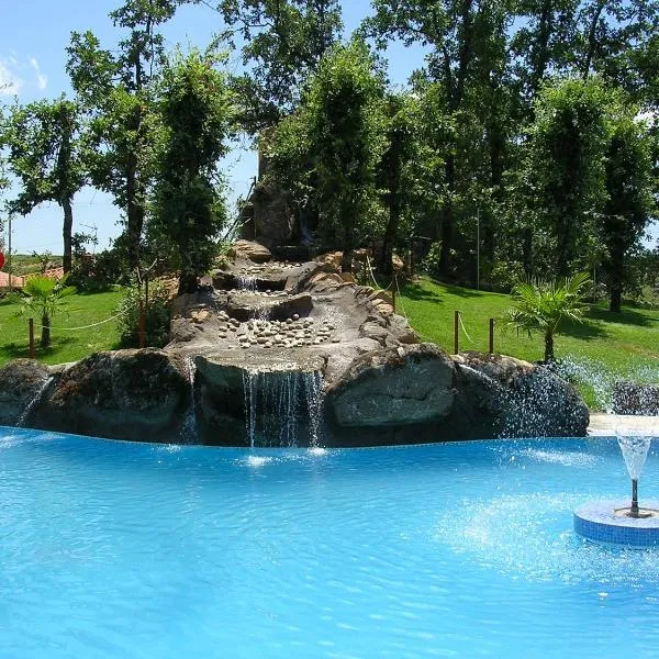 CAMPING-BUNGALOWS-CABAÑAS LA VERA, hotel en Jarandilla de la Vera