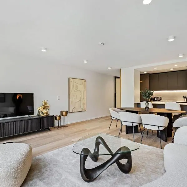 Upscale Urban Apartment Style & Comfort for Six, hotel in Luxembourg