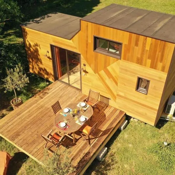 Tiny House atypique tout confort 4 pers jardin, hotel v destinaci La Garde