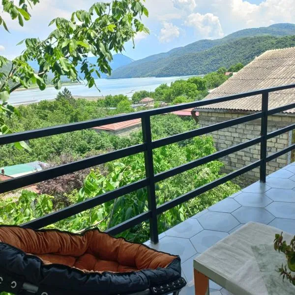 Ananuri veranda guest house, hotel v destinaci Ananuri