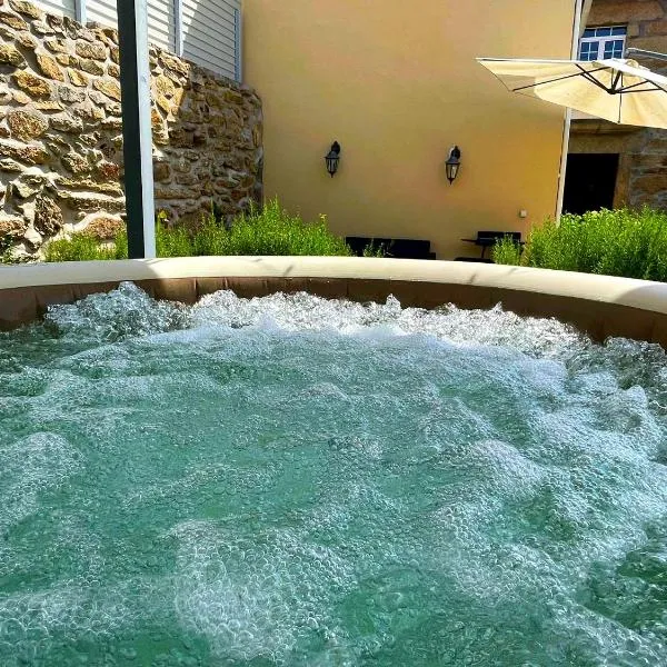 Cantinho D'Aldeia - Jacuzzi, hotel in Guarda