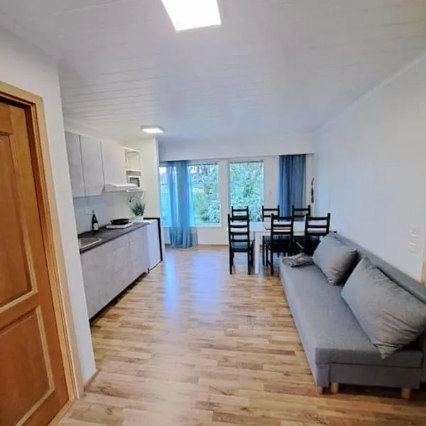 Lägenhet nära Mariehamn Vedbastu på gården, hotel em Kalmsta