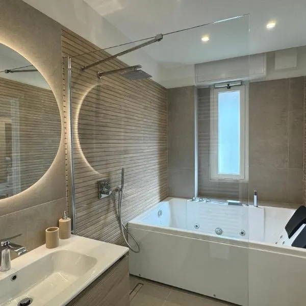 Casa Febo, in centro con parcheggio privato a 200 mt dal mare, hotel v destinaci Bordighera