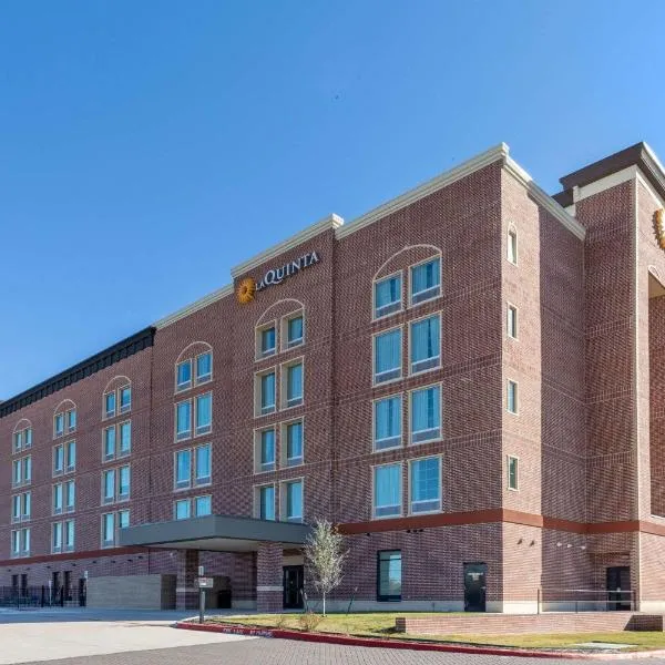 La Quinta Inn & Suites by Wyndham Dallas - Frisco Stadium, hotel v destinaci Frisco