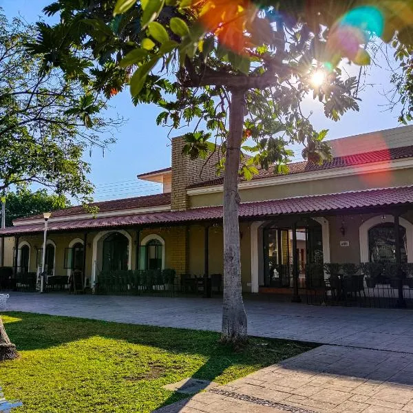 Concierge Plaza La Villa, hotel Villa de Alvarezben