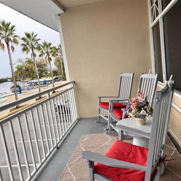 Perfect getaway with pool, hot tub and world class views, hotel en Ruskin