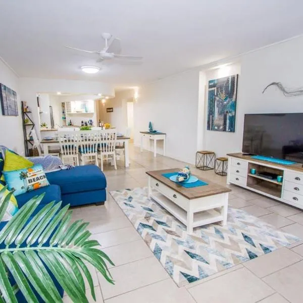 Coral Sands - Modern, Central Three-Bedroom Poolside Unit in Stunning Agnes Water, hotel v destinaci Seventeen Seventy