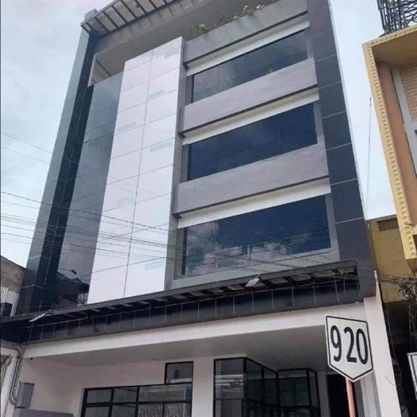 Quirino Hub Cozy place with Wi-Fi and Netflix, hotel v destinaci Davao