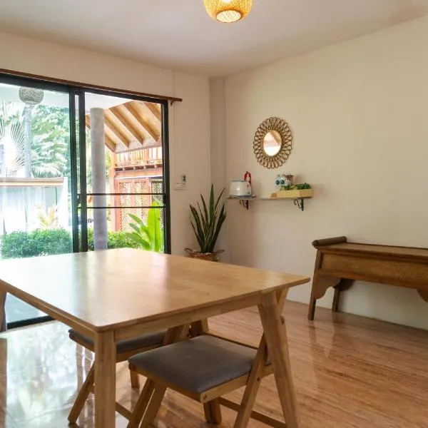 Leeloo Paradise, hotel in Khanom