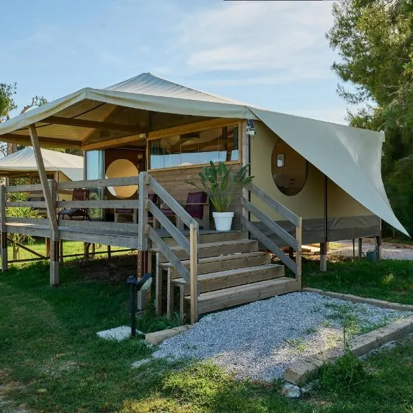 Suite Glamping vicino al mare, hotel v destinaci Piombino