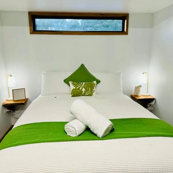 GORGE Chocolates Tiny House, hotel en Kennedys Creek