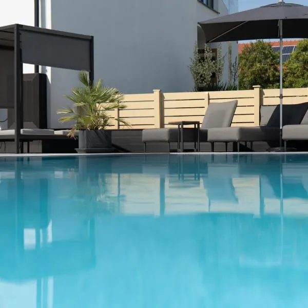 Kracher Hotel Doppelzimmer - für maximal 4 Personen inklusive Pool, hotel v destinácii Illmitz