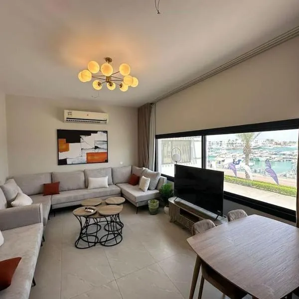 درة العروس شقة مطلة على المرسى, Hotel in Durrat Al-Arus
