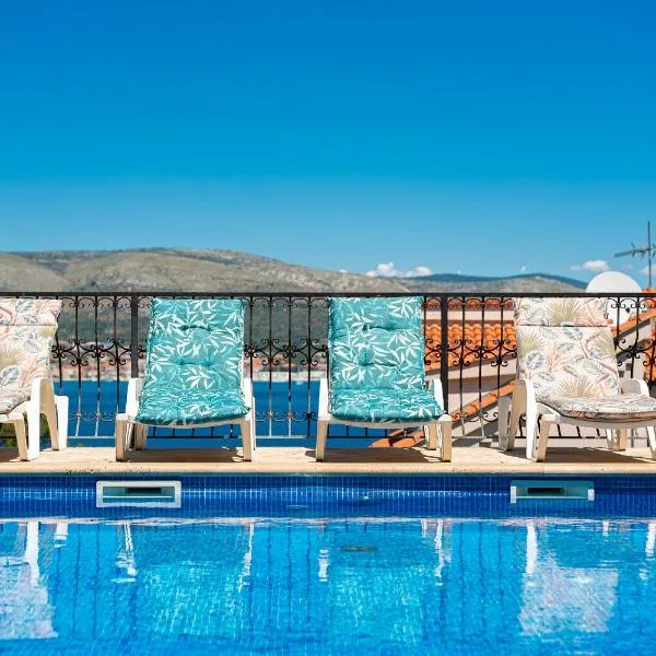 Villa Sunset Apartments, hotel in Okrug Donji