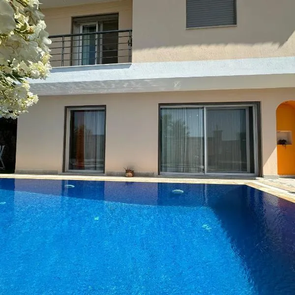 Evalacati - Villa Harnup- Tamamen Müstakil Villa, hotel in Alaçatı