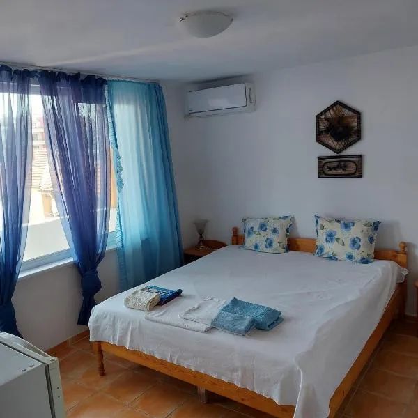 Стаи за гости WEST, hotel v destinaci Pomorie