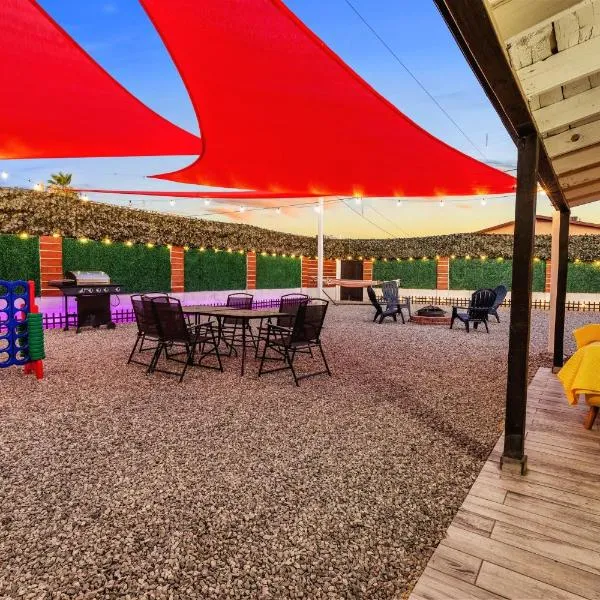 Phoenix Retreat - 1 Bedroom King Suite with 2 Smart TVs - 10 min from Airp - Unit B, hotel v destinaci Phoenix