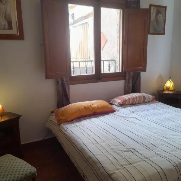 Casa, hotel Huelves városában