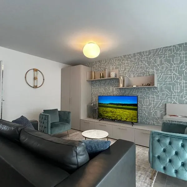 Family apartment, near the beach whit private park, hotel v destinaci Locarno