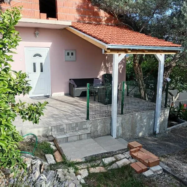 Oaza, hotel v destinaci Komarna