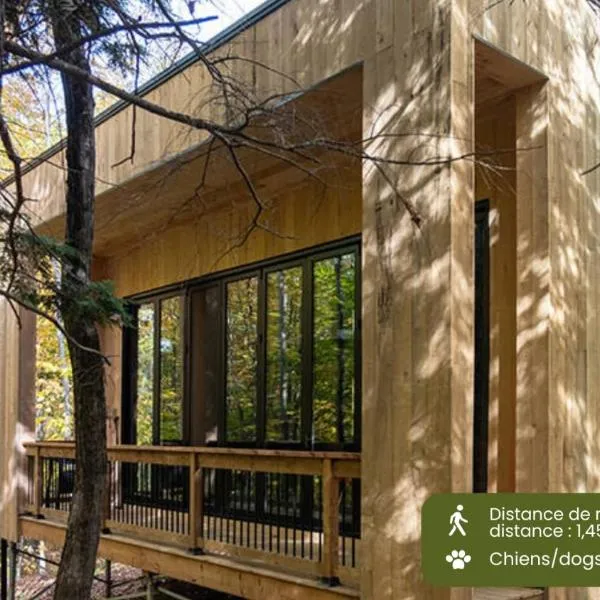 Cabin Zoobox 62, hotel in Eastman