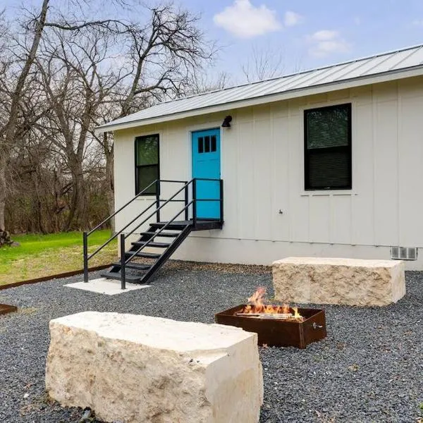 Casita Fulton - Fire Pit & Close to Main St โรงแรมในเฟรเดอริกส์เบิร์ก