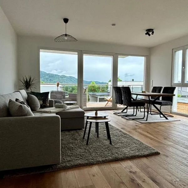 Modische Wohnung mit 2 Schlafzimmern, hotel v destinaci Pörtschach am Wörthersee