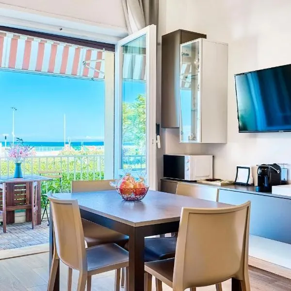 Appartamento con Terrazza Fronte Mare, hotel en Riccione