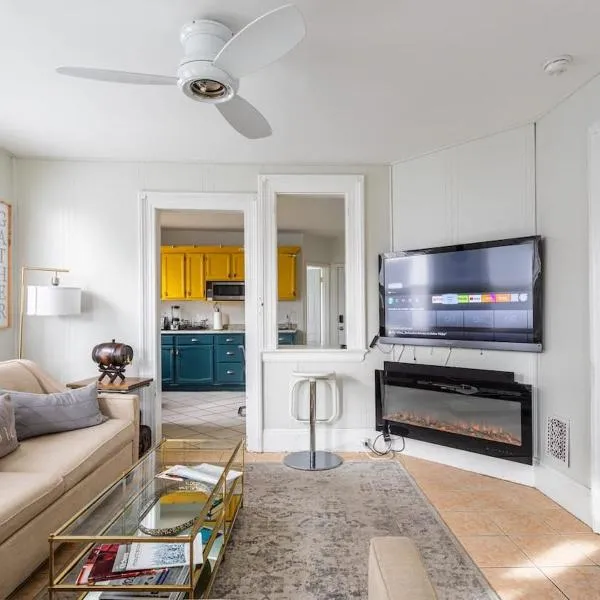 תמונה של מלון  Newly Renovated 5BR 2BA Haven with Amenities