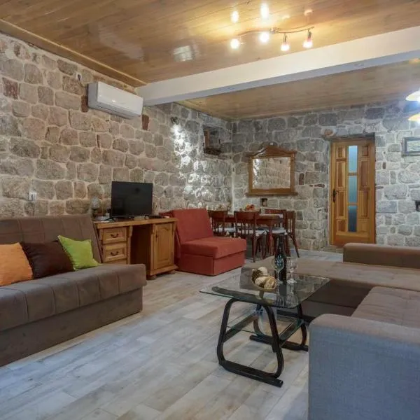 Studio Apartment Kovacic, hotel v destinaci Risan