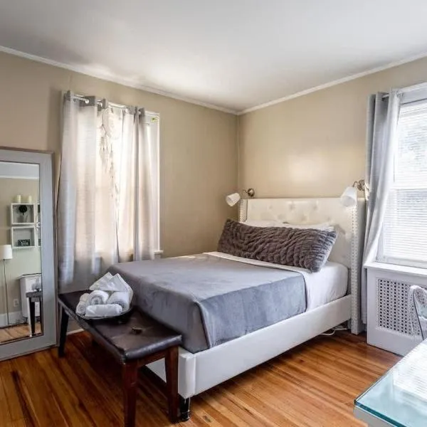 Bella room near downtown Train I-95 & beaches, hotel in Stamford