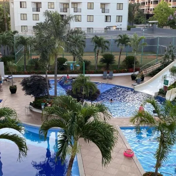 Apto com 3 Suítes, linda vista e ótima área de lazer - até 10 pessoas, hotel v destinaci Rio Quente