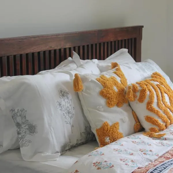 The Woodlands Hideaway - Warm & Cosy Acreage Guesthouse, hotel v destinaci Browns Plains