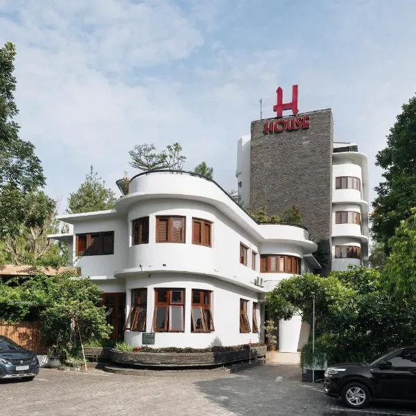 House Sangkuriang, hotel di Bandung