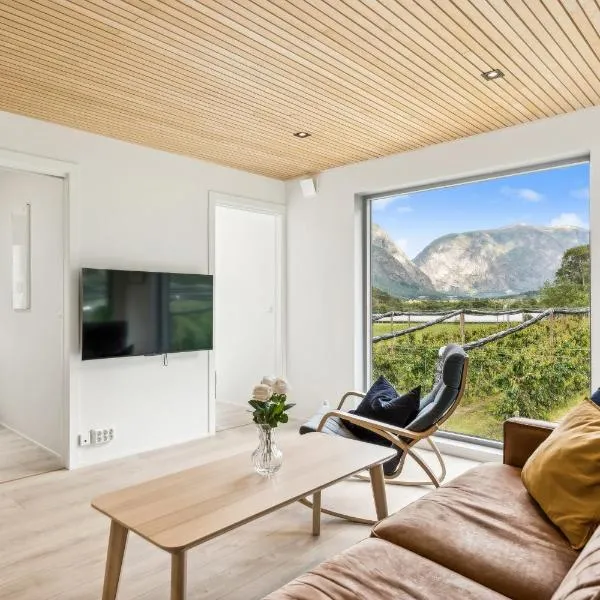 Jordeplegarden holiday home - Part of a farm - Two buildings - Close to Flåm, hotel em Laerdalsoyri