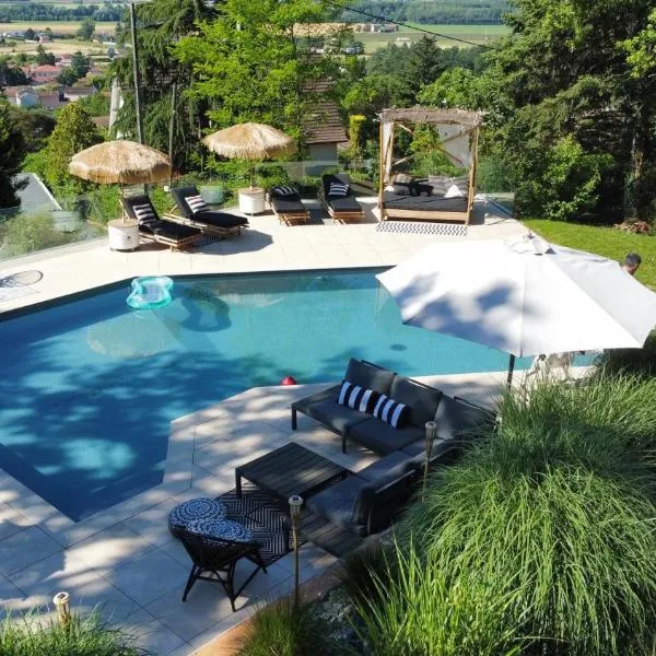 Domaine une HALTE, hotel in Reyrieux
