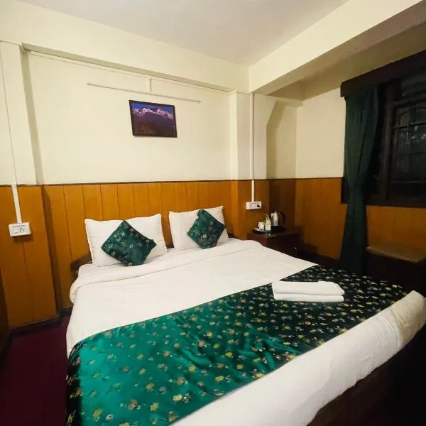 Hotel City House by HSOT, hotel en Nagla Dhīmar