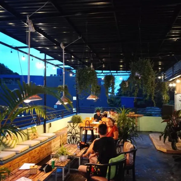 Luna's House Hostel, khách sạn ở Đảo Cát Bà