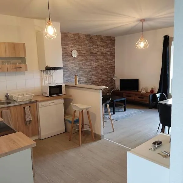 Superbe appartement avec vue sur le Puy de Dôme, hotel in Saint-Georges-de-Mons