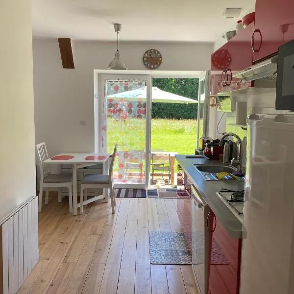Les gîtes de la Couleyre - Gîte Fraise des Bois - 2 personnes, hotel a Lachapelle-Graillouze