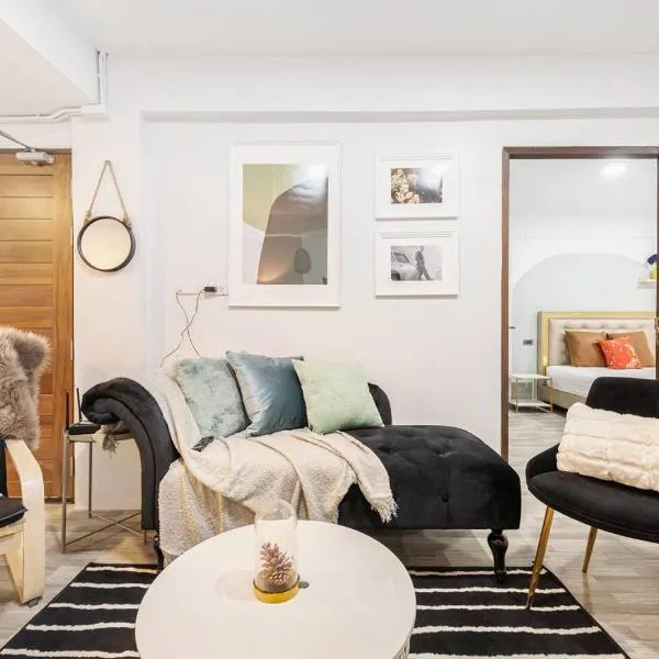 Spacious 4BR Family Chatuchak Market 12 sleeps, hotel a Bang Su