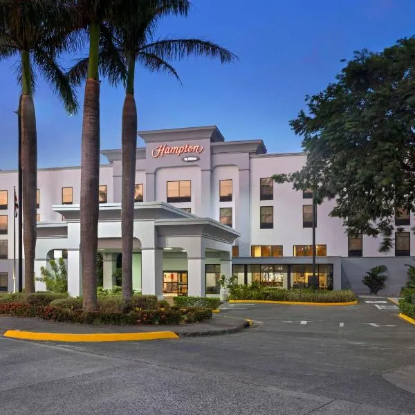 Hampton By Hilton San Jose Airport Costa Rica, hotel v destinaci Alajuela