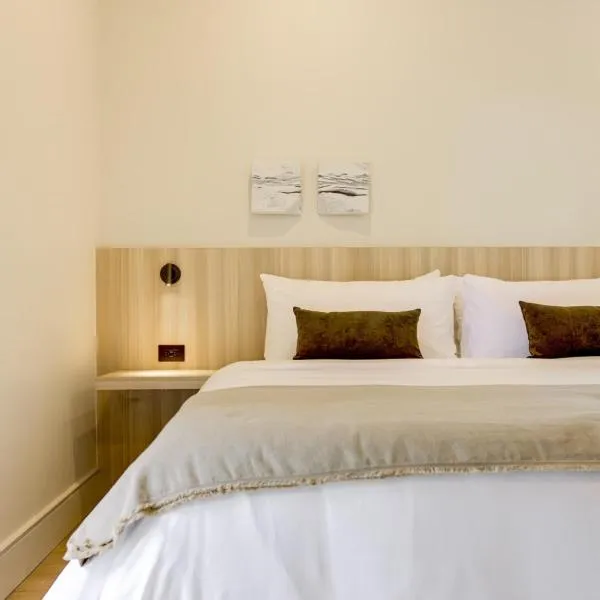Casa De La Vina Unit 1 - Boutique Suites, hotel in Santa Barbara