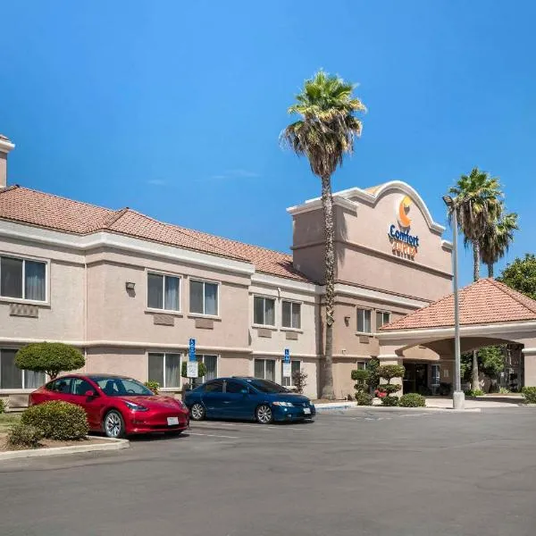 Comfort Suites, hotel in Tulare