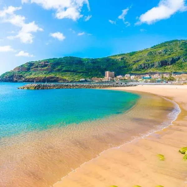 Machico flat center near beach w parking, hotel v destinaci Machico