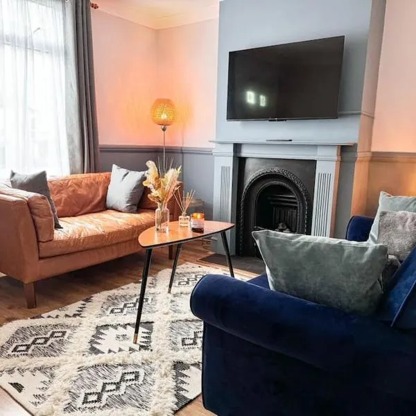 Large house with fast trains to London, hotel v destinaci Croydon